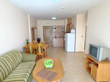 widok na salon i aneks kuchenny