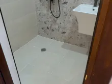 łazienka wc razem z kabiną natryskową