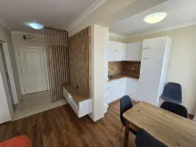 widok na salon i aneks kuchenny