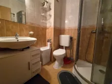 łazienka wc razem z kabiną natryskową