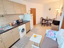 widok na salon i aneks kuchenny