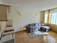 widok na salon i aneks kuchenny