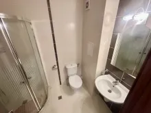 łazienka wc razem z prysznicem