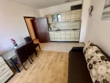 widok na salon i aneks kuchenny