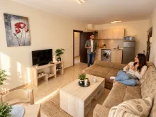 widok na salon i aneks kuchenny