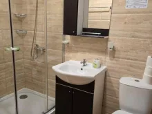 łazienka wc razem z kabiną natryskową
