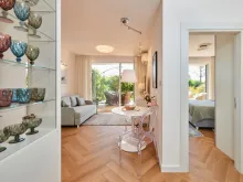 widok na salon i sypialnie