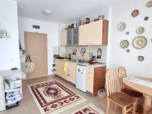 widok na salon i aneks kuchenny