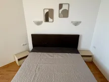 Łóżko dwuosobowe w sypialni