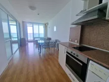 widok na salon i aneks kuchenny