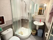 łazienka wc razem z kabiną natryskową