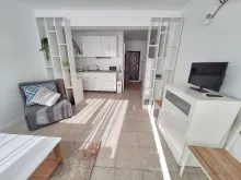 widok na pokój i kuchnie