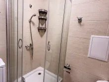 łazienka wc razem z kabiną natryskową