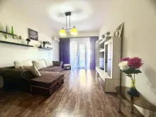 Salon z wyjściem na taras w Marina Cape