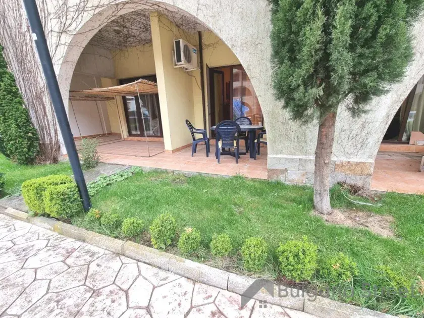 Zdjęcie ogródka przed tarasem