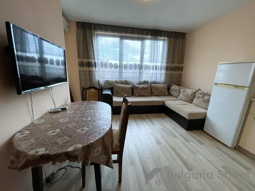 salon dwupokojowego mieszkania w kompleksie Alpollon