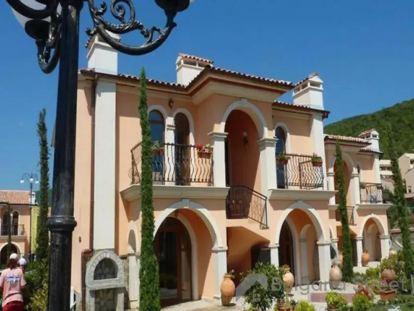 Fasad domu Villa Romana