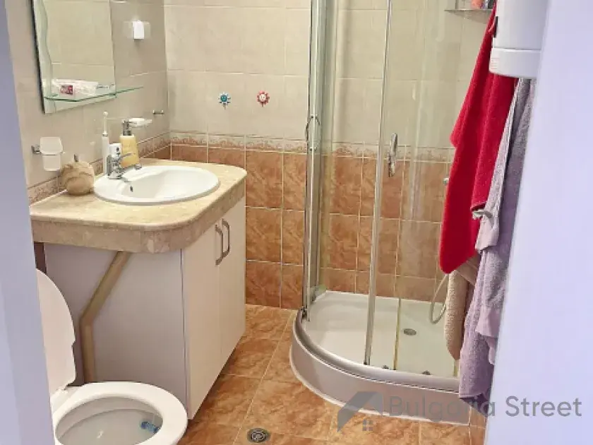 Pokój dzienny z toaletą