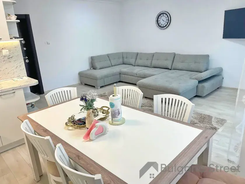 Stół i sofa