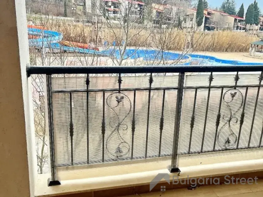 Widok z tarasu na basen
