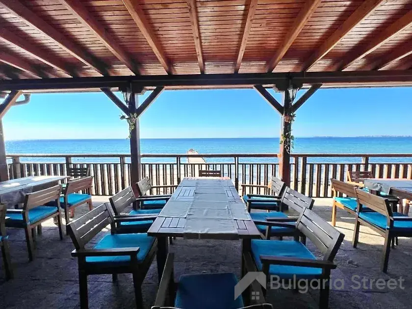 Widok na morze z restauracji