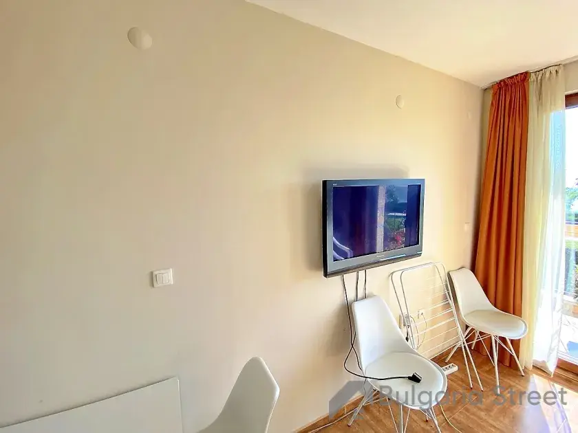 Telewizor na ścianie