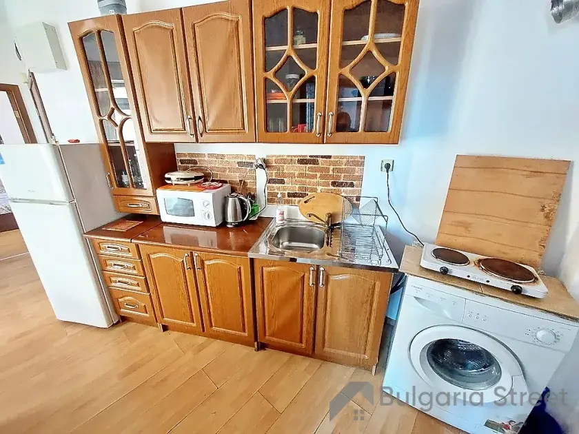 Aneks kuchenny z pralką i lodówką