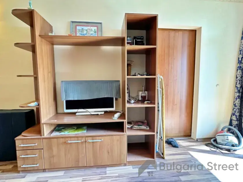 Szafa z telewizorem