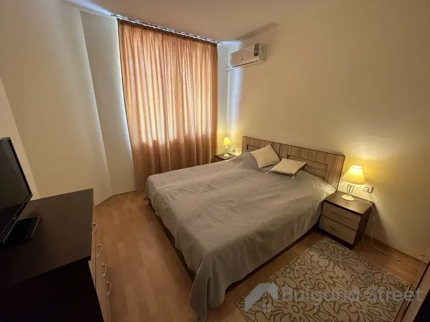 Łóżko w pierwszej sypialni