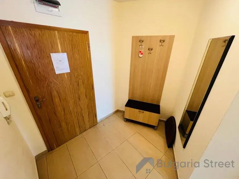 Przedpokój z lustrem