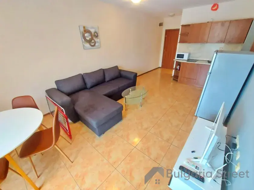 Sofa i Stolik z krzesłami