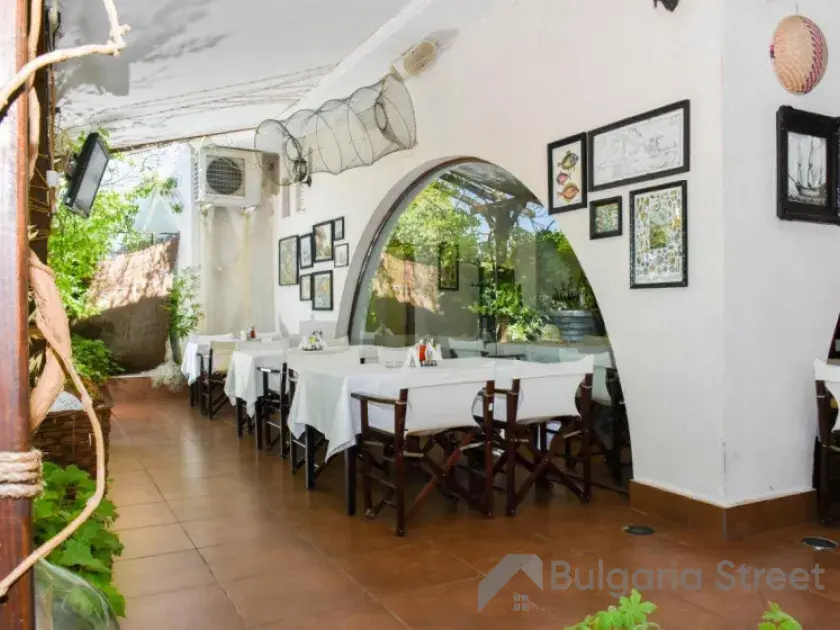 stoliki w restauracji