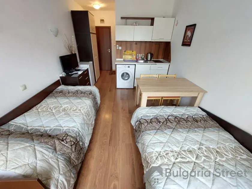 łóżka do spania, telewizor,aneks kuchenny