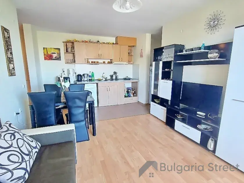 segment pokojowy, sofa rozkładana, stół obiadowy, krzesła