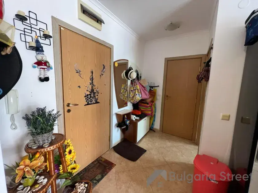 przedpokój, kwiaty, stoliki
