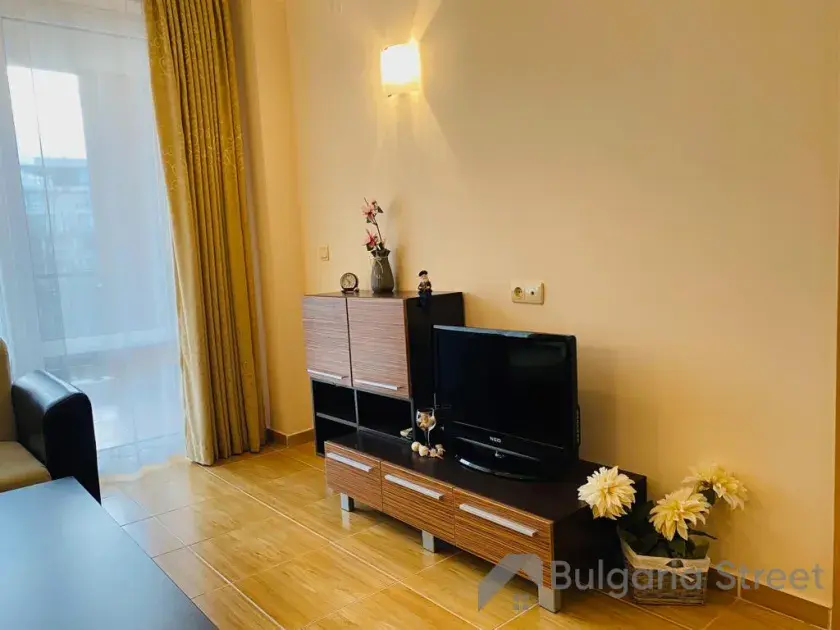 telewizor i szafa