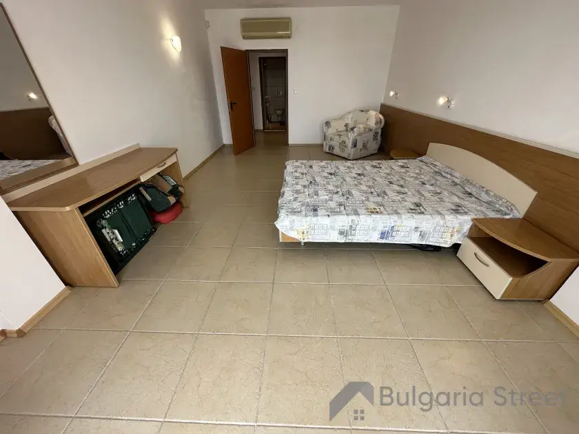 łóżko podwójne, biurko
