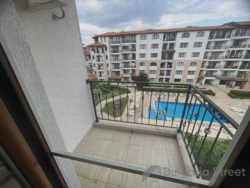 widok na basen, taras