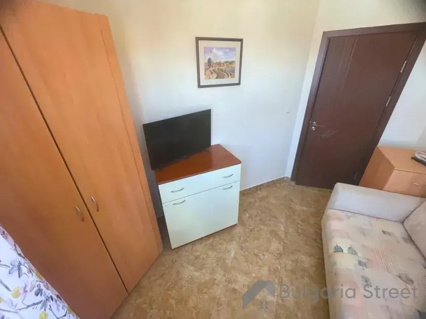 гардероб, телевизор
