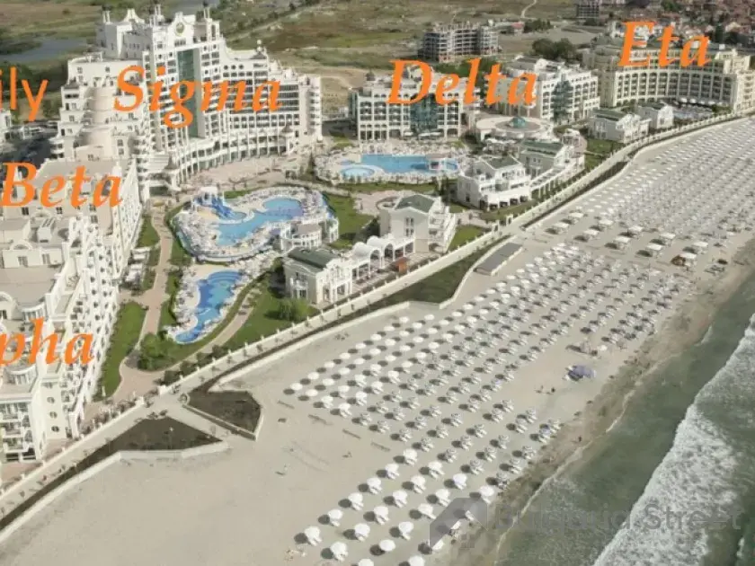 Plaża przed kompleksem