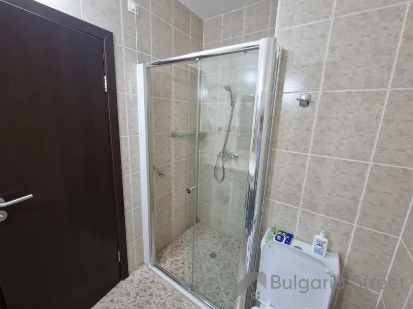 Kabina prysznicowa i toaleta