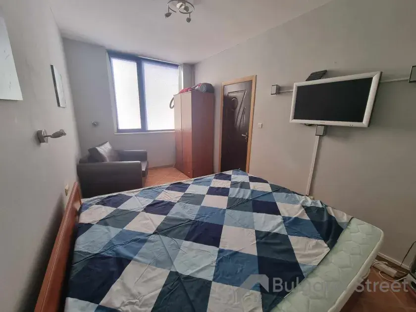 telewizor, fotel, łóżko pietrowe