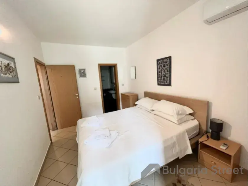 sypialnia z łazienką