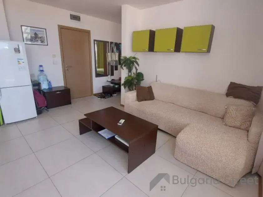 lodowka, sofa,