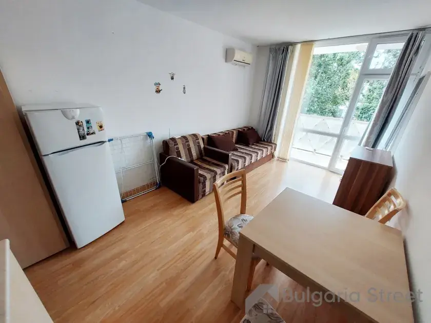 stół, stolik, krzesła, lodówka