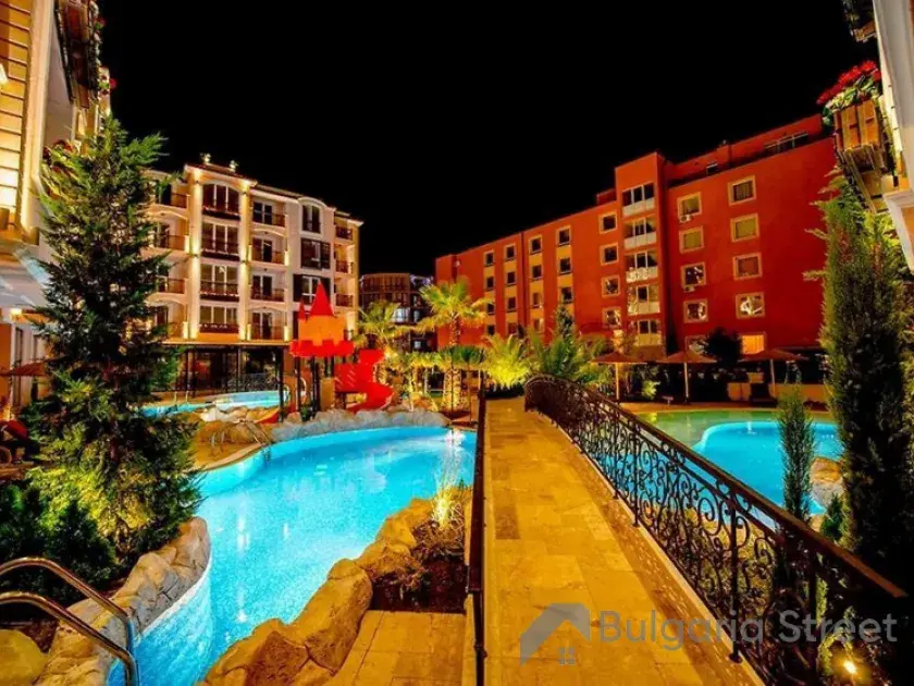 Mostek przez basen