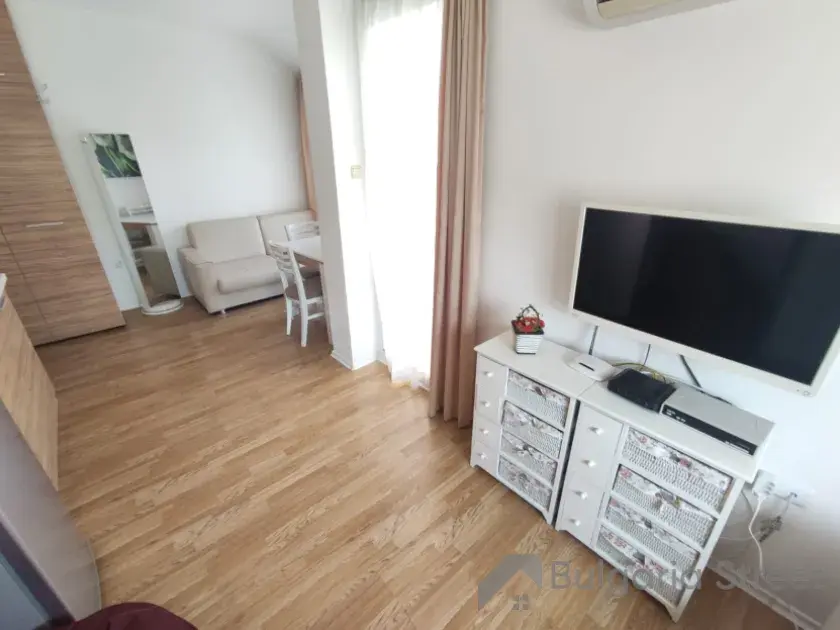 Telewizja i szafa