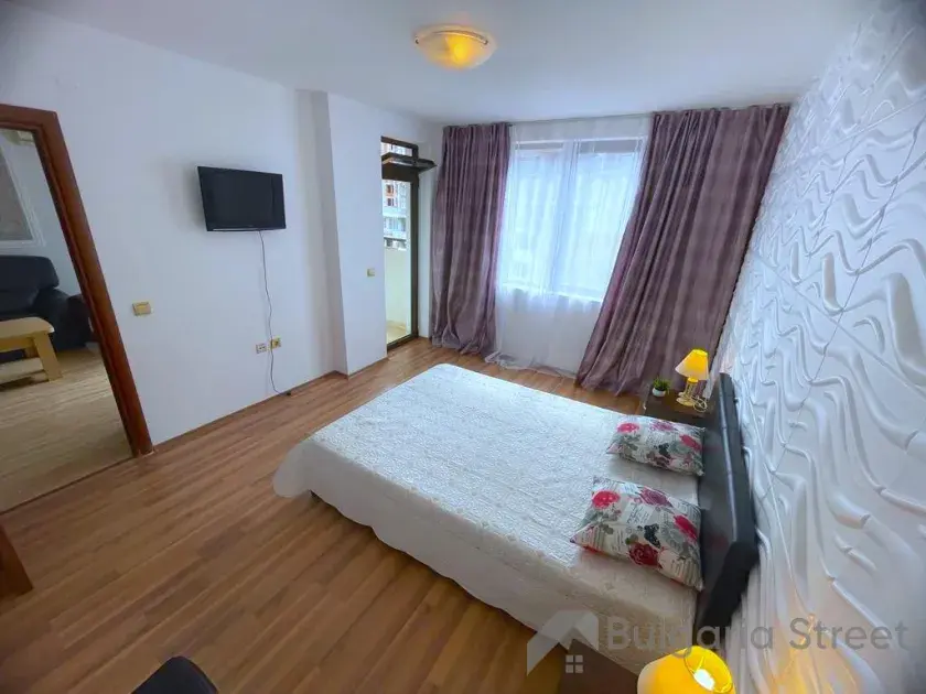 Łóżko i telewizor