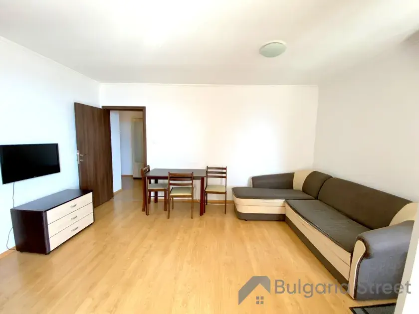 sofa i telewizor