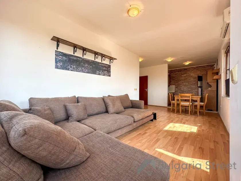 sofa w pokoju dziennym